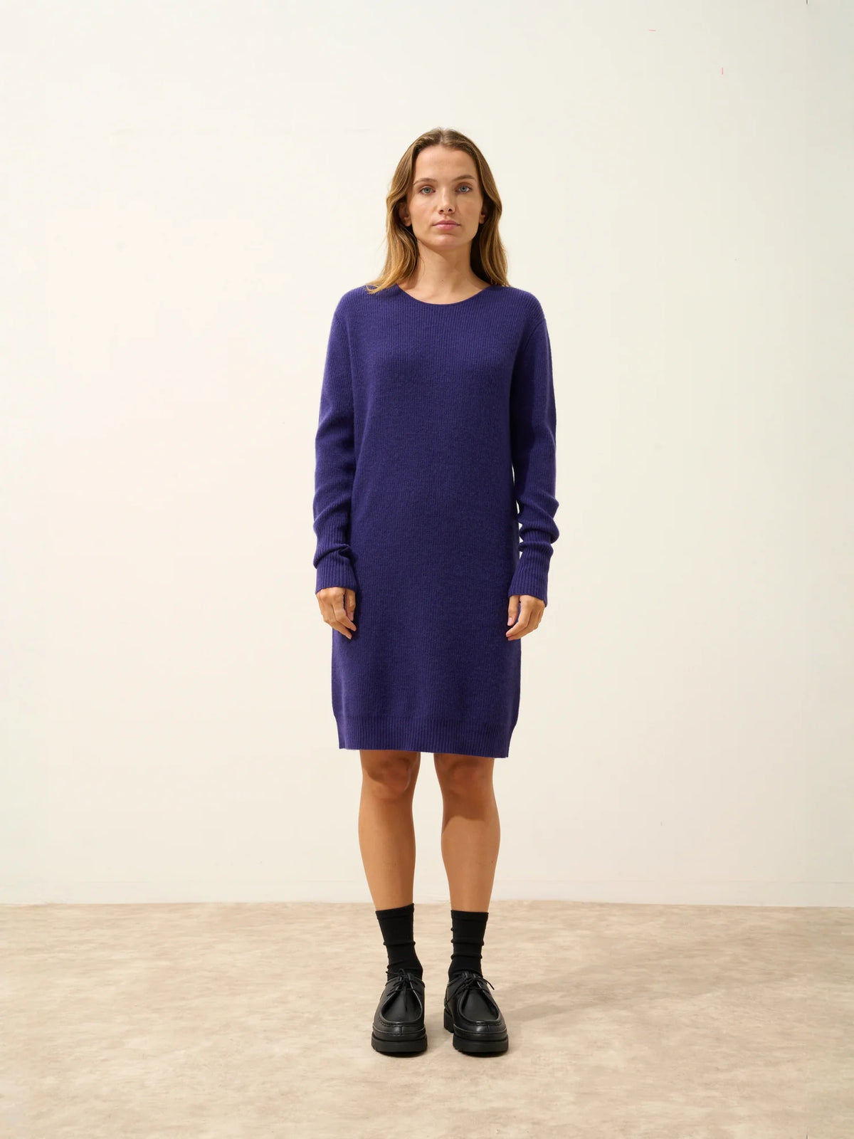 AURÉLINE Kleid Rundhalsausschnitt Tiefviolett