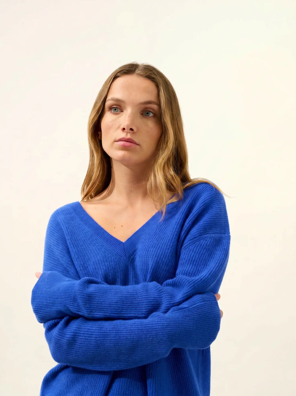 SERÉLIS Pullover V-Ausschnitt vorne und hinten Persischblau