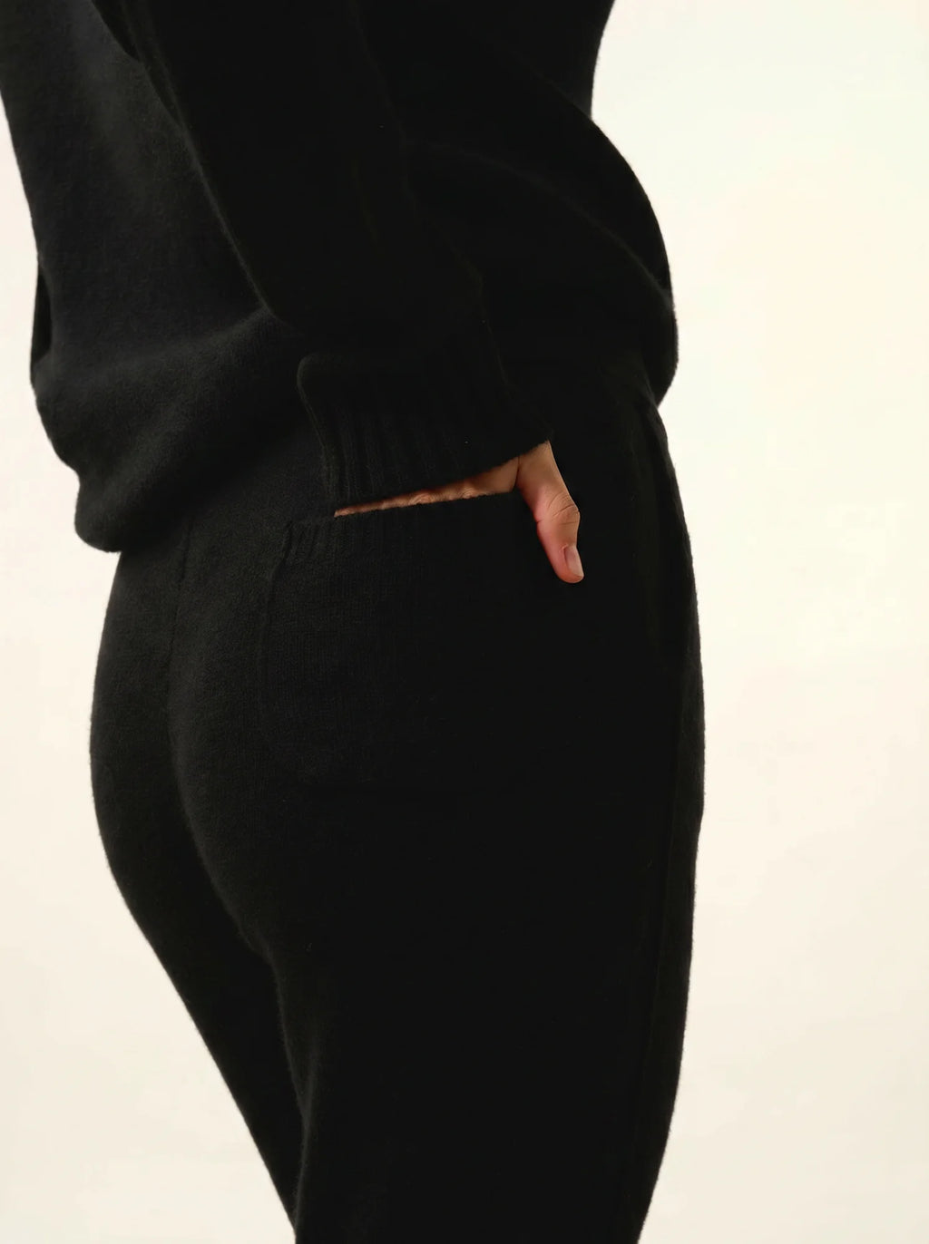 KIRAUNA Joggers 4 Ply Black