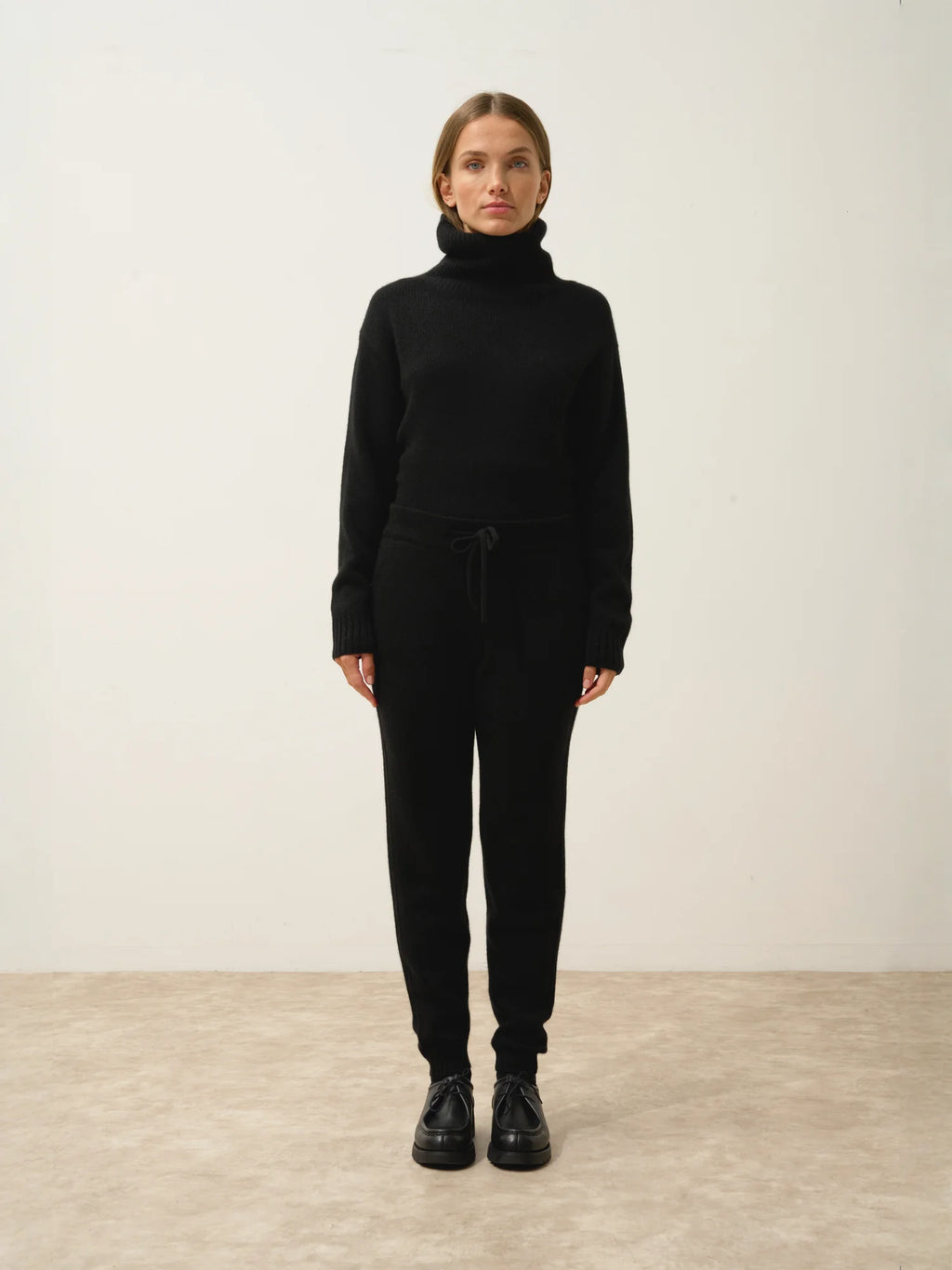 KIRAUNA Joggers 4 Ply Black