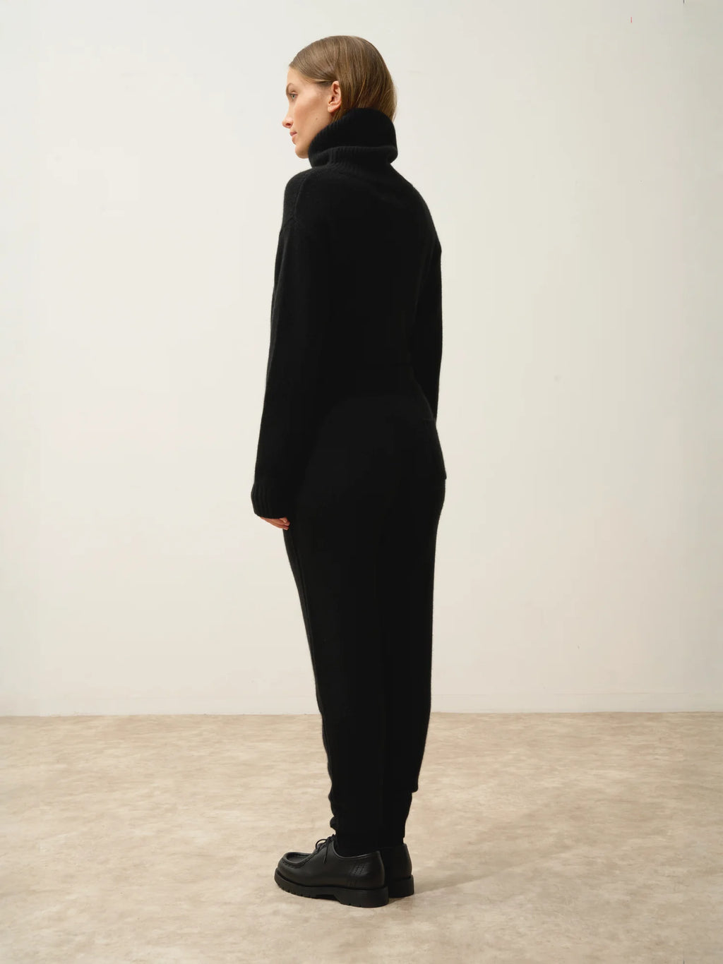 KIRAUNA Joggers 4 Ply Black