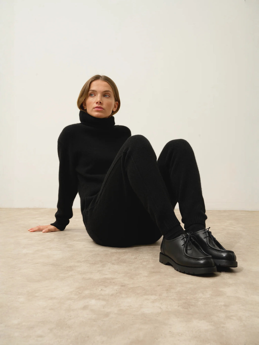 KIRAUNA Joggers 4 Ply Black
