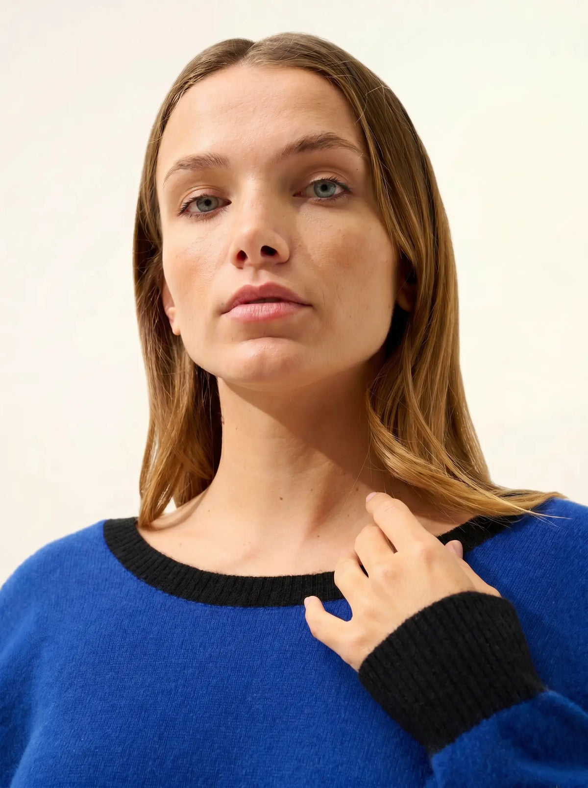 FLORÉA Sweater Boat Neck Ultramarine and Black