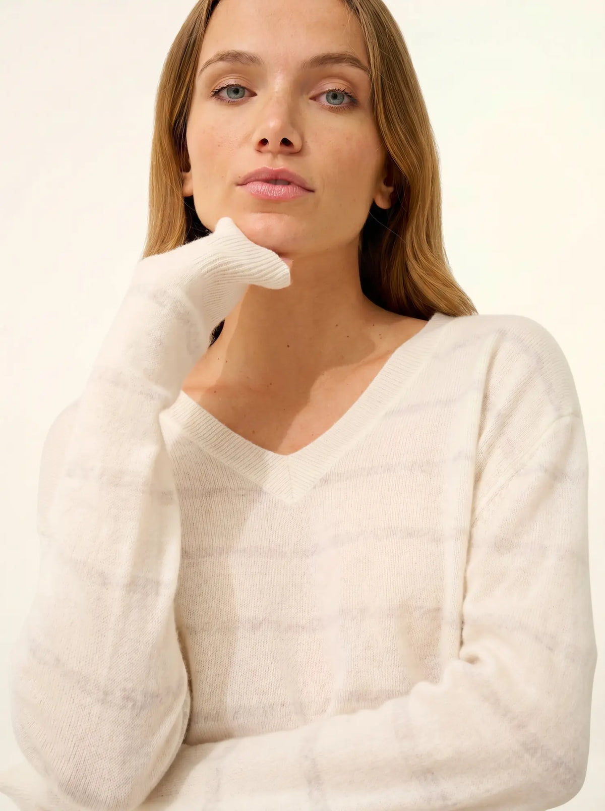 CÉLIMÉE Sweater V-Neck Heather Pearl Grey and Ivory