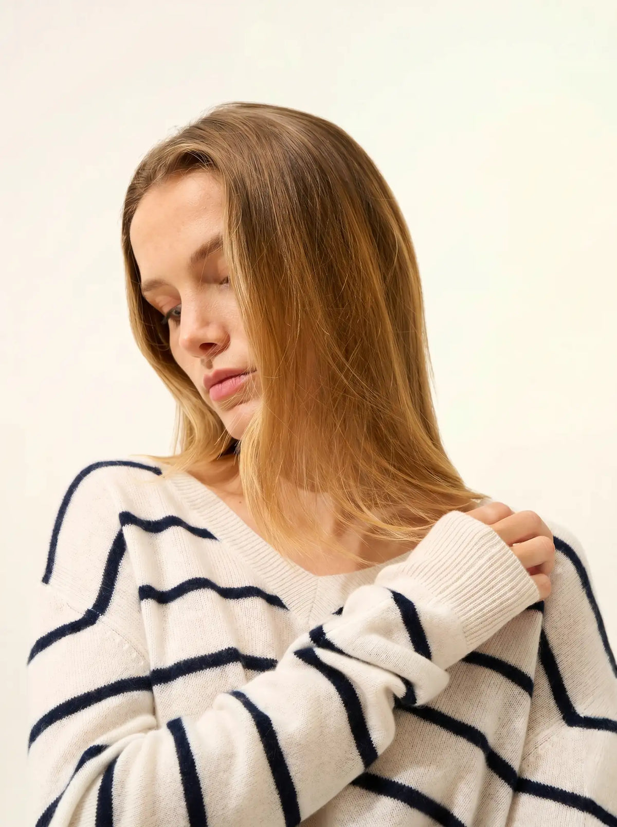 CÉLIMÉE Sweater V-Neck Navy and Ivory