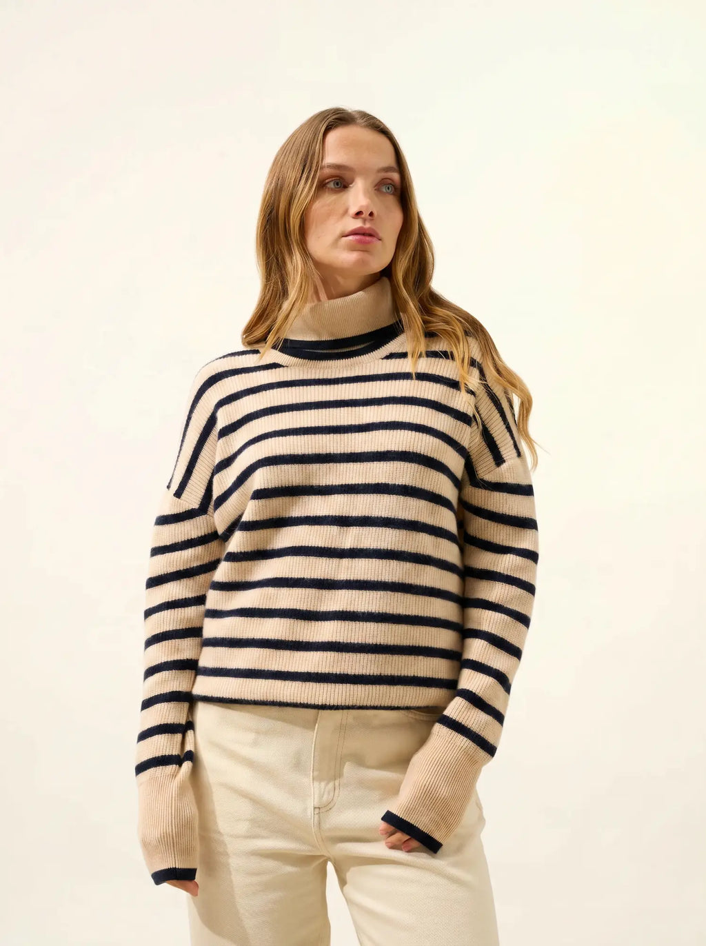 ORÉLIS Sweater Turtleneck Sand and Navy