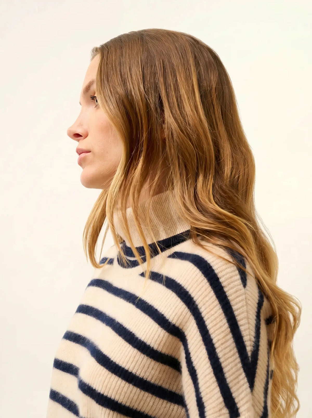 ORÉLIS Sweater Turtleneck Sand and Navy