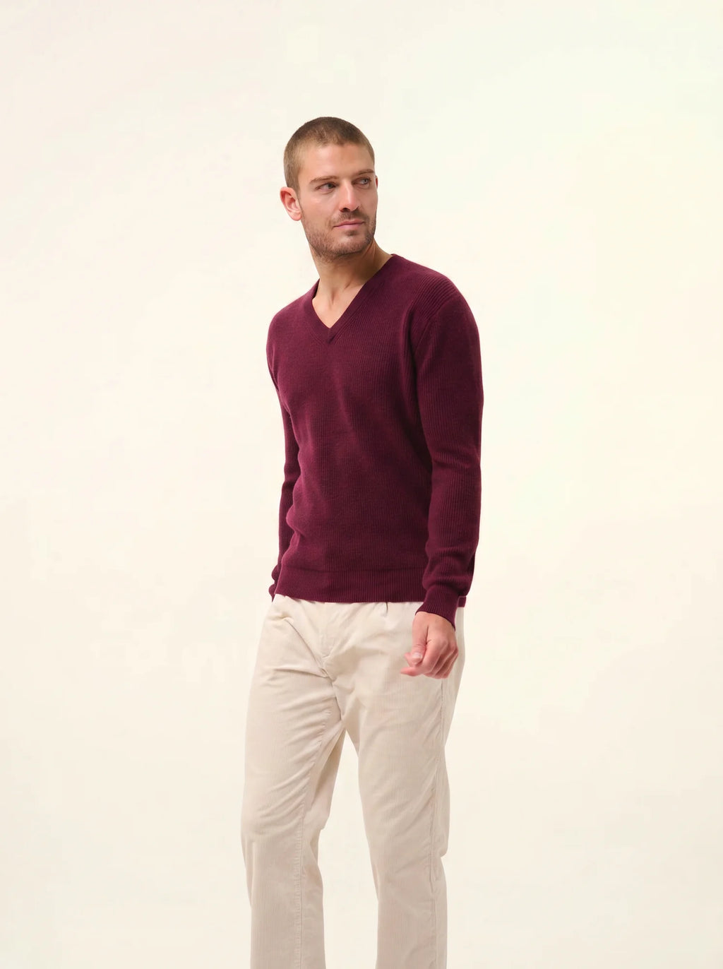 MEVRON Pullover V-Ausschnitt Brombeerfarben