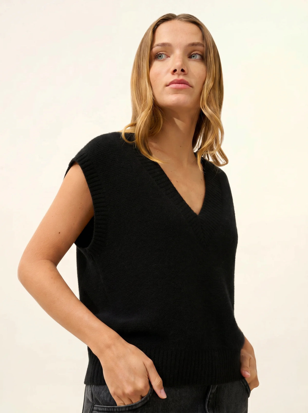 VIVIANA Pull Col V sans Manches 4 Fils Noir