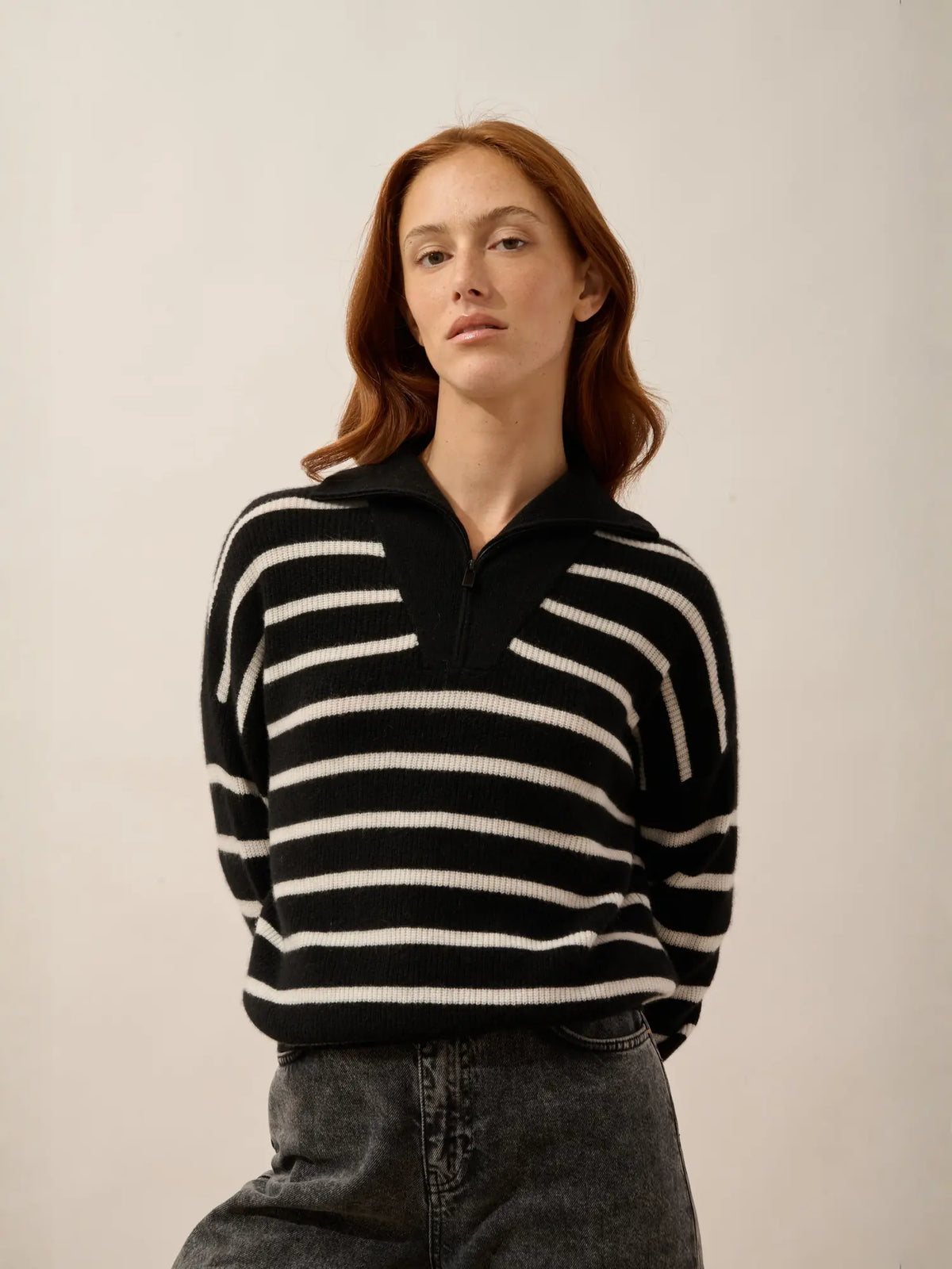 ROBINE Sweater Trucker Neck Black and Ivory