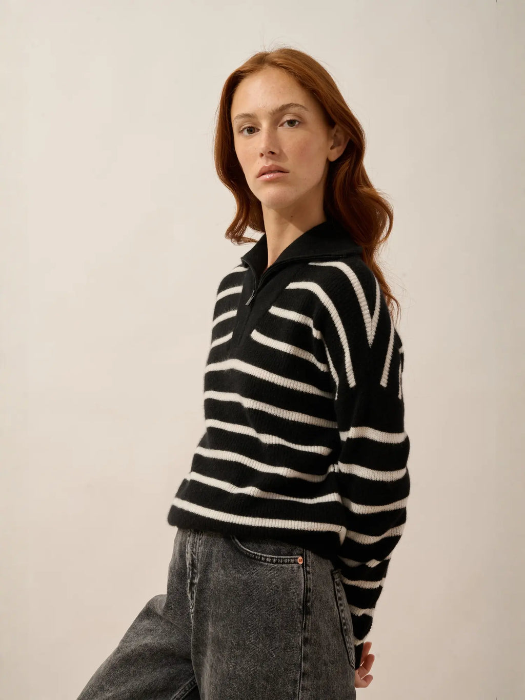 ROBINE Sweater Trucker Neck Black and Ivory