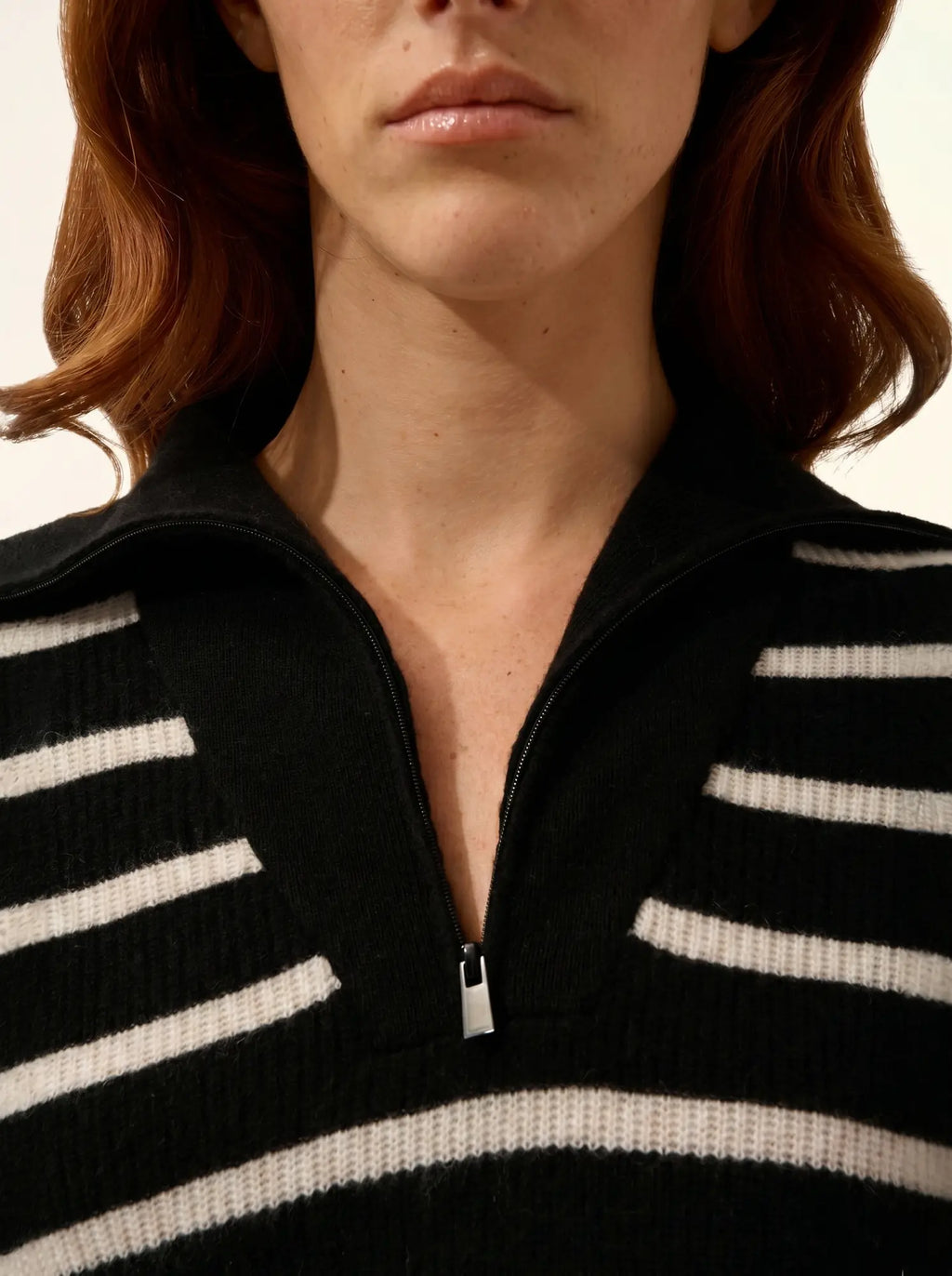ROBINE Sweater Trucker Neck Black and Ivory