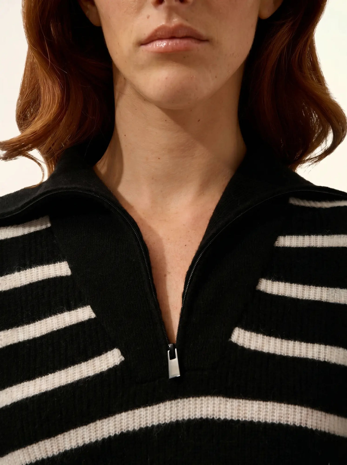 ROBINE Sweater Trucker Neck Black and Ivory