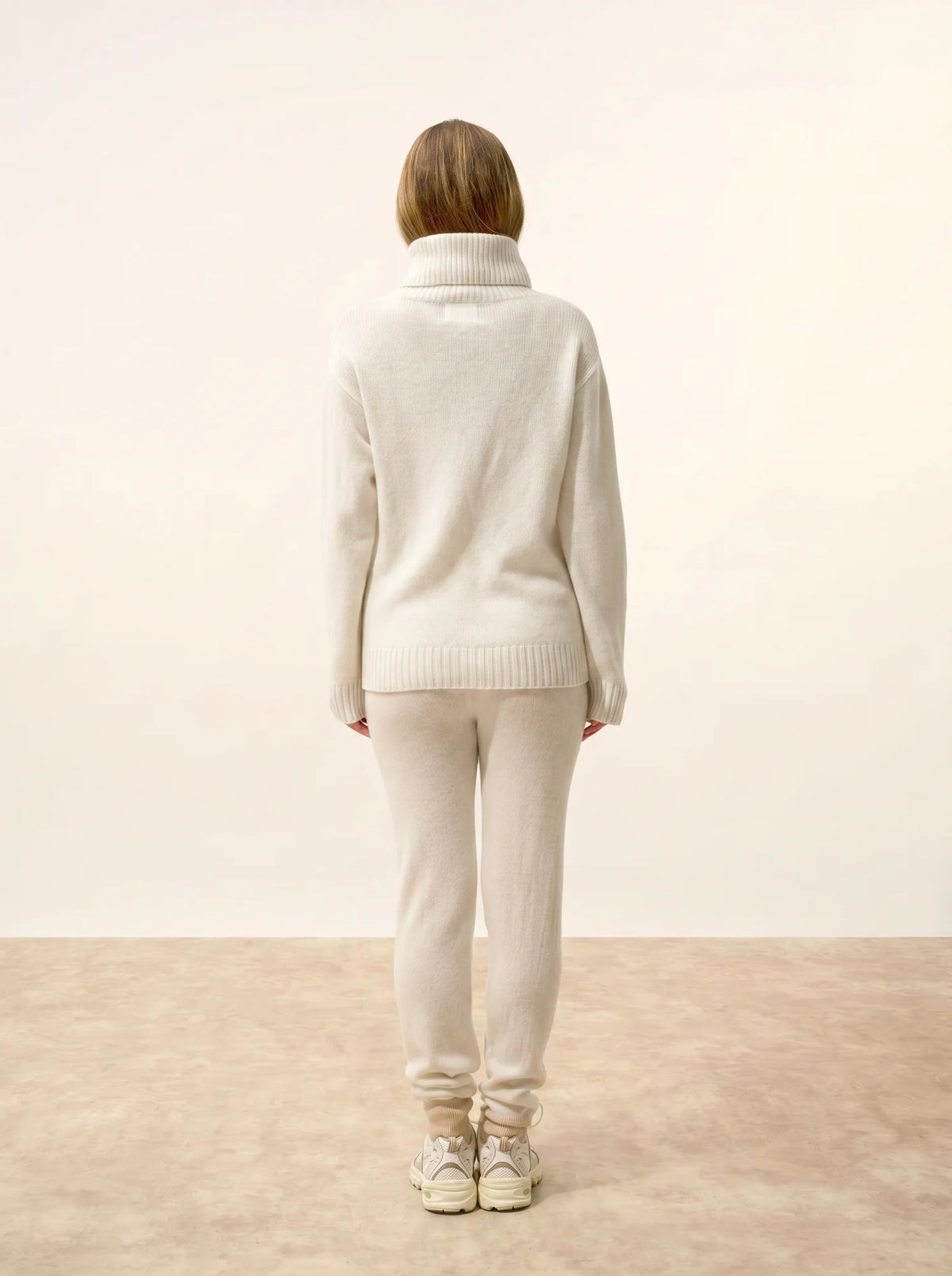 ISERIA Sweater Turtleneck 4 Ply Ivory