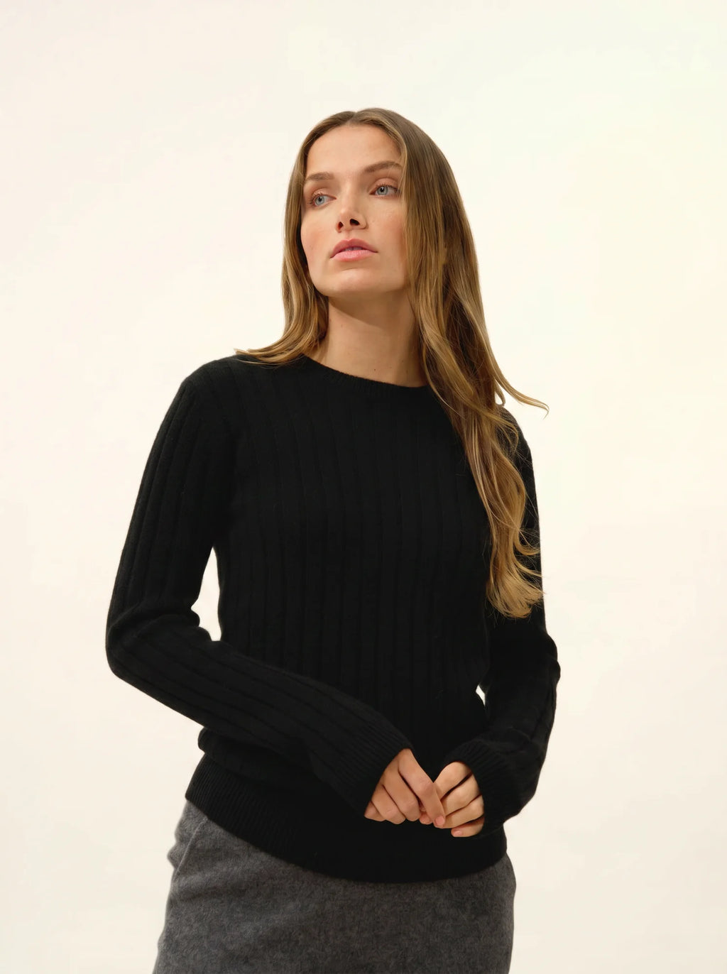LORANA Pull Col Rond 4 Fils Noir