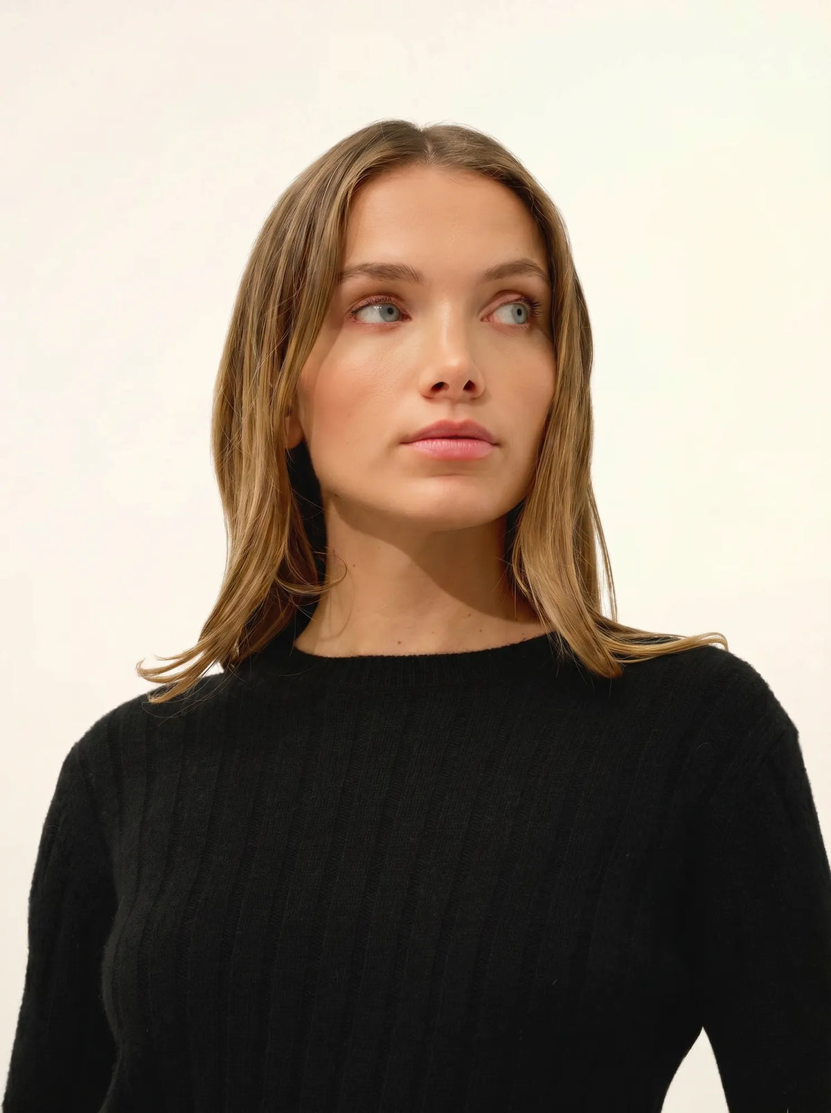 LORANA Pull Col Rond 4 Fils Noir