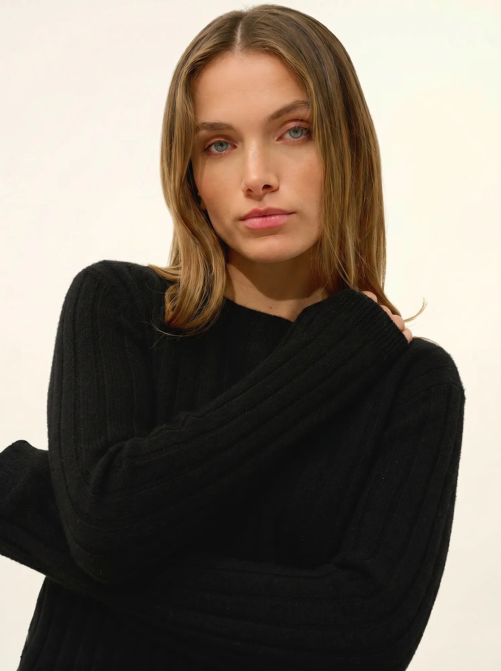 LORANA Pull Col Rond 4 Fils Noir