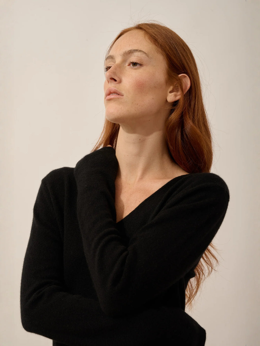 MIRELLA Sweater V-Neck Front and Back Black
