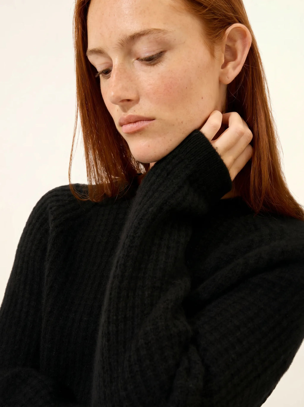 ASTRÉE Pull Col Rond 6 Fils Noir