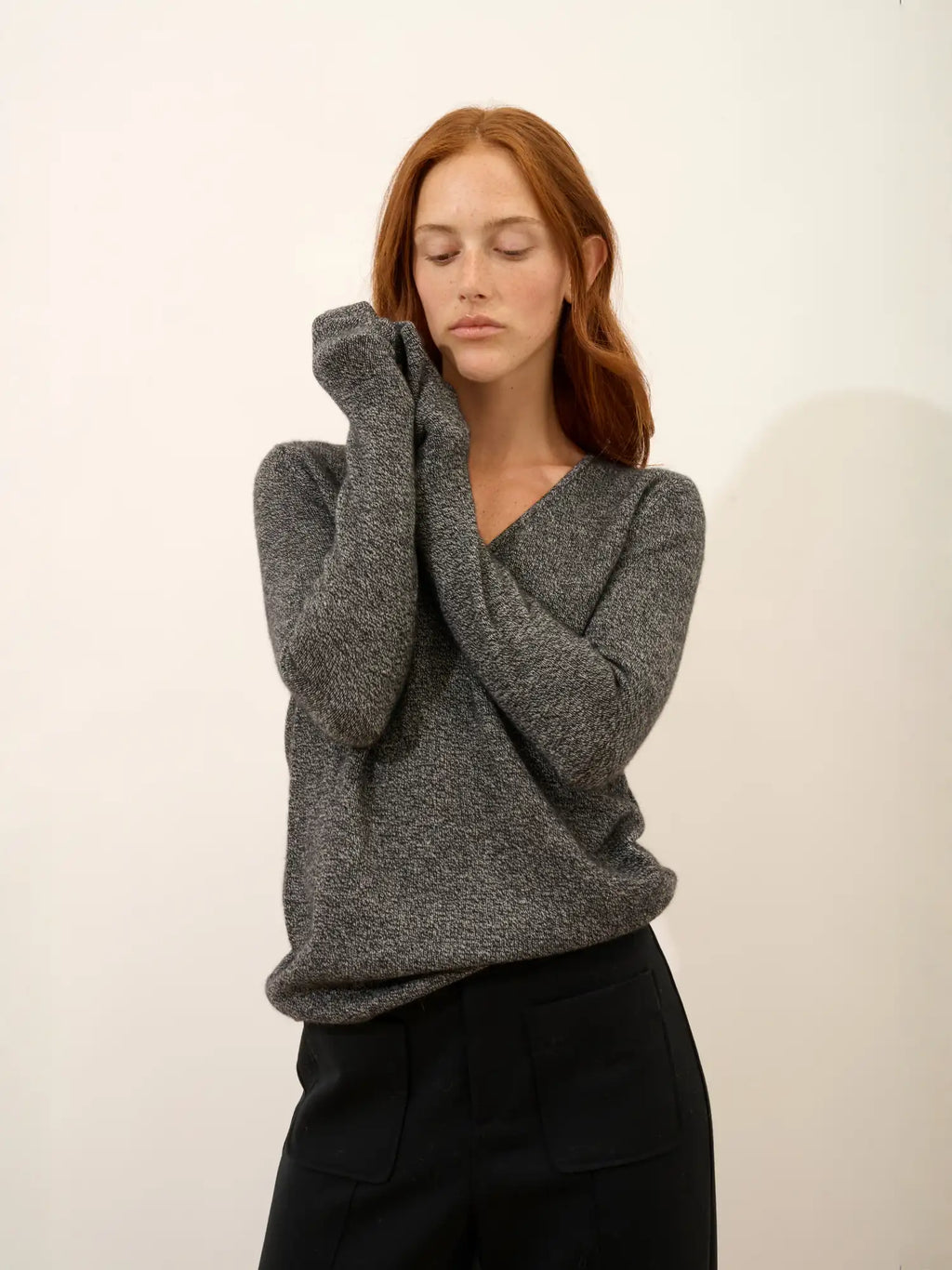 ABBY Pull Col V 4 Fils Noir et Blanc