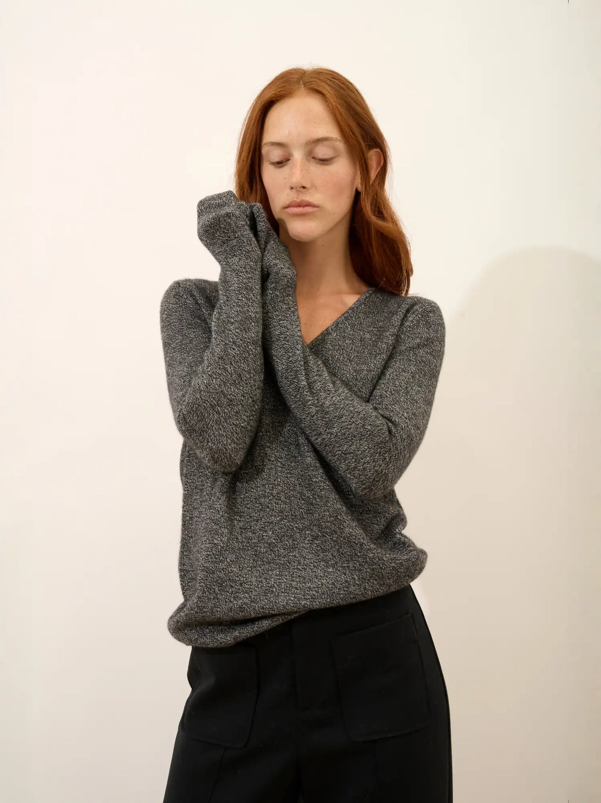 ABBY Pull Col V 4 Fils Noir et Blanc