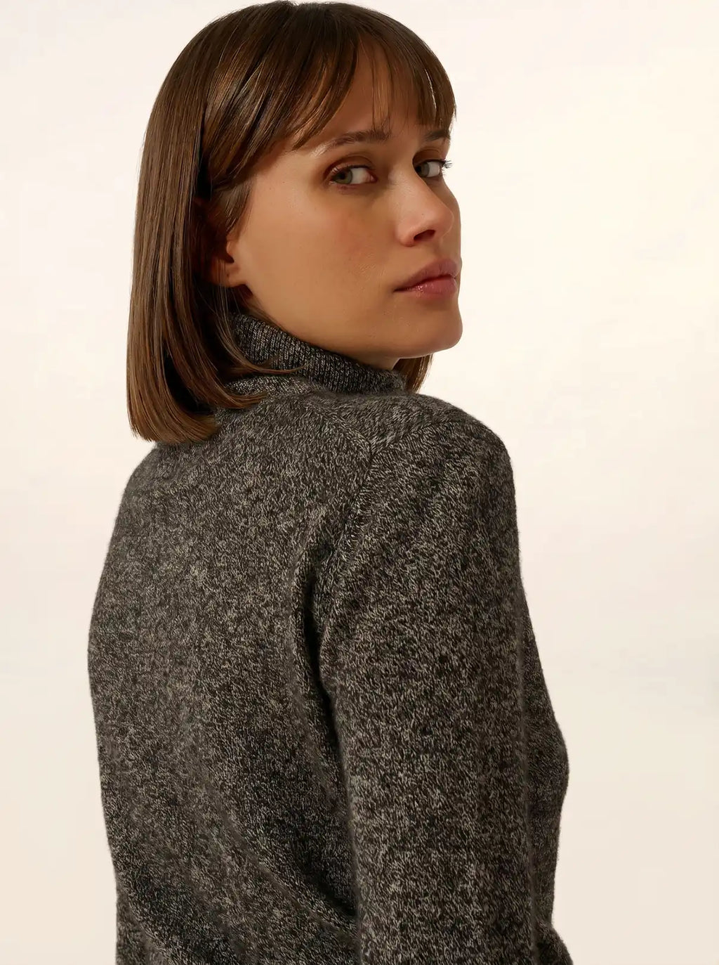 AVA Pull Col Roulé Noir et Blanc