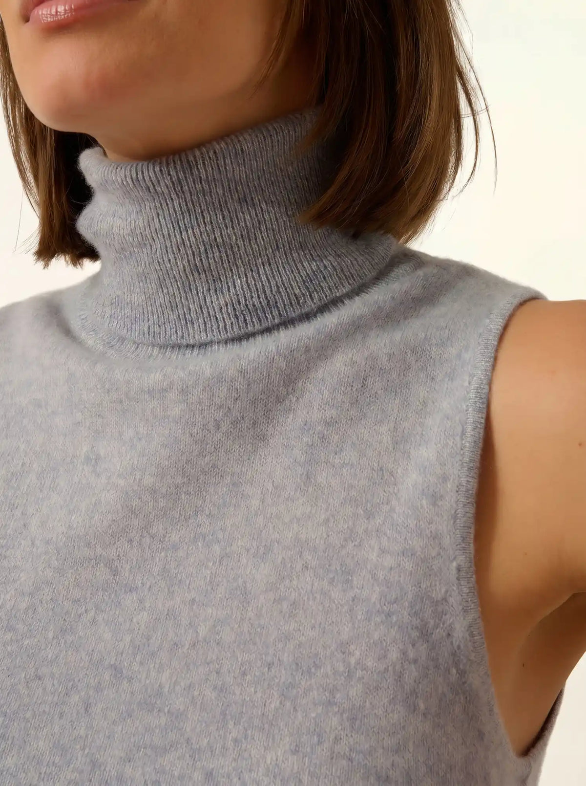 VIOLET Pull Col Roulé sans Manches Bleu Ivoire