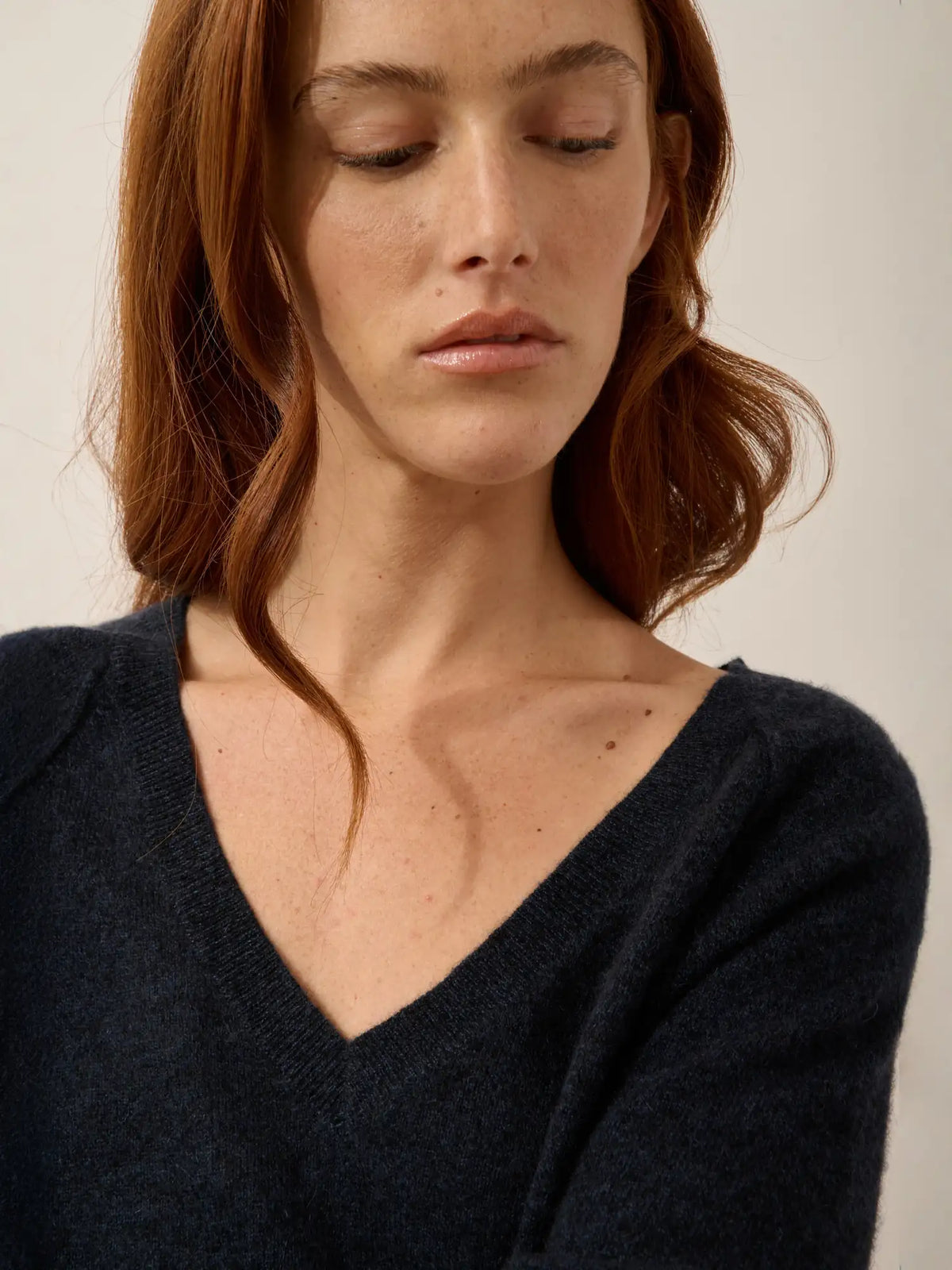 PHOEBE Pullover V-Ausschnitt Kaviar