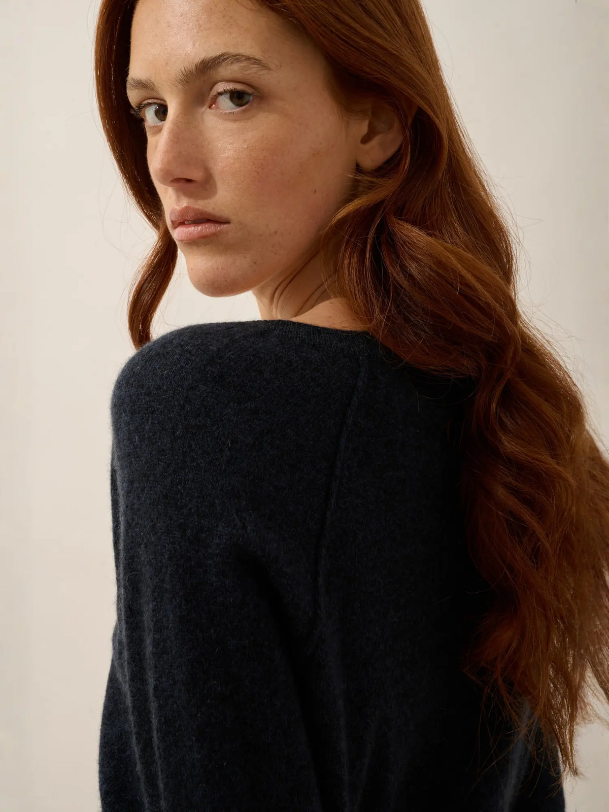 PHOEBE Pullover V-Ausschnitt Kaviar