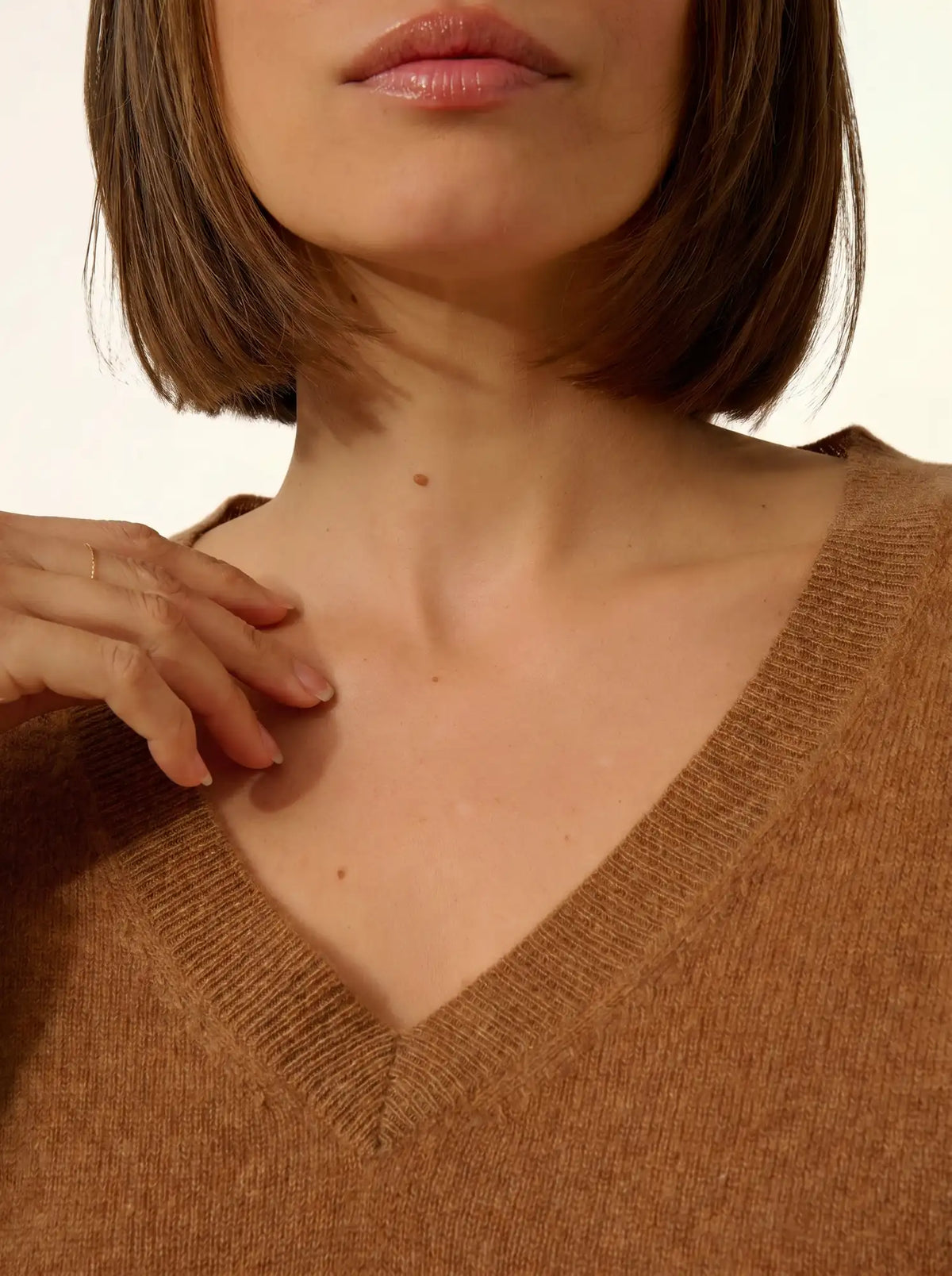 NORA Pull Col V Noisette