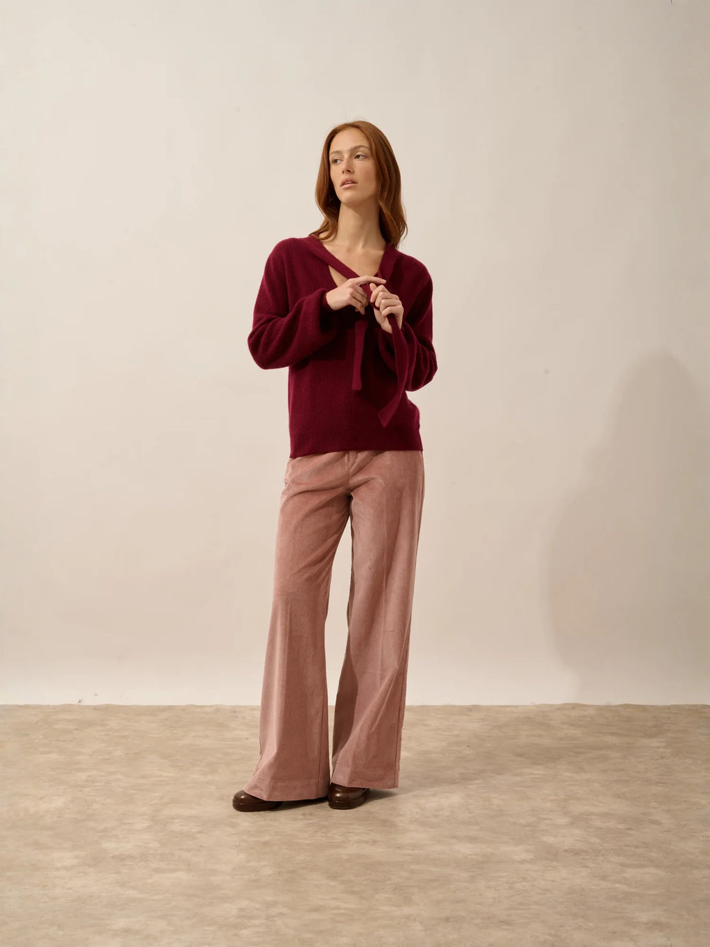 NOTY Sweater Pussy Bow Collar Burgundy