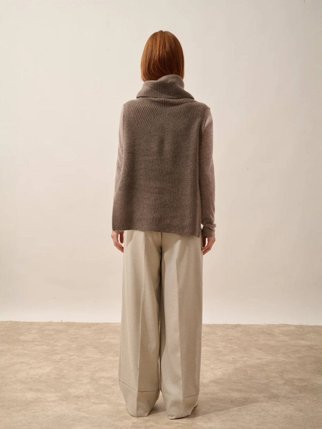 LOU Cape Col Roulé sans Manches 4 Fils Taupe Chiné