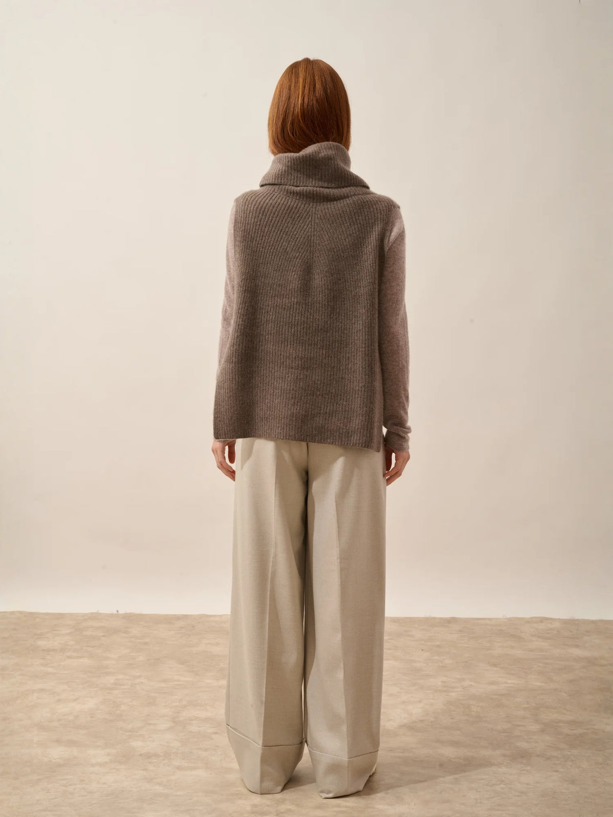 LOU Cape Col Roulé sans Manches 4 Fils Taupe Chiné