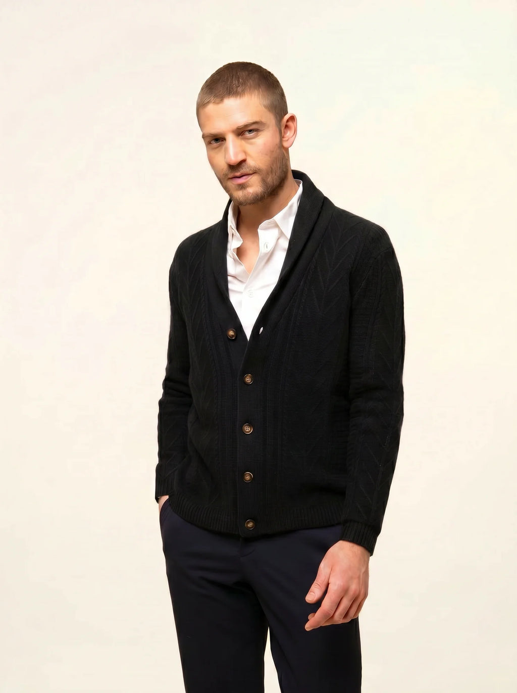 GARMA veste boutonnée col châle 6 fils noir
