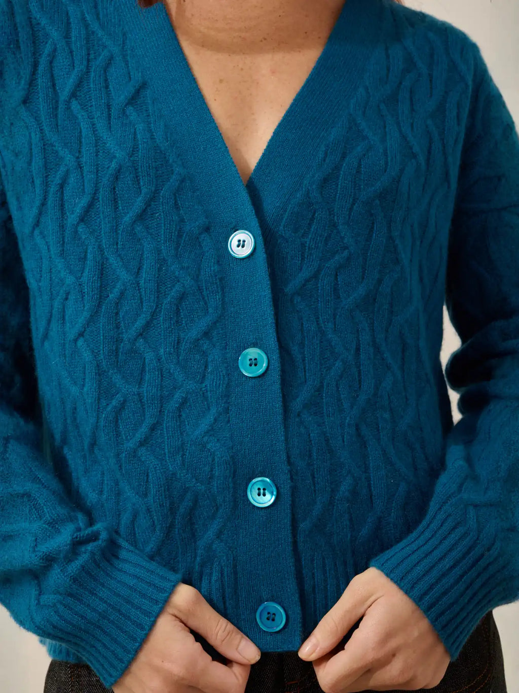 SYSTA Cardigan Col V 4 Fils Paon