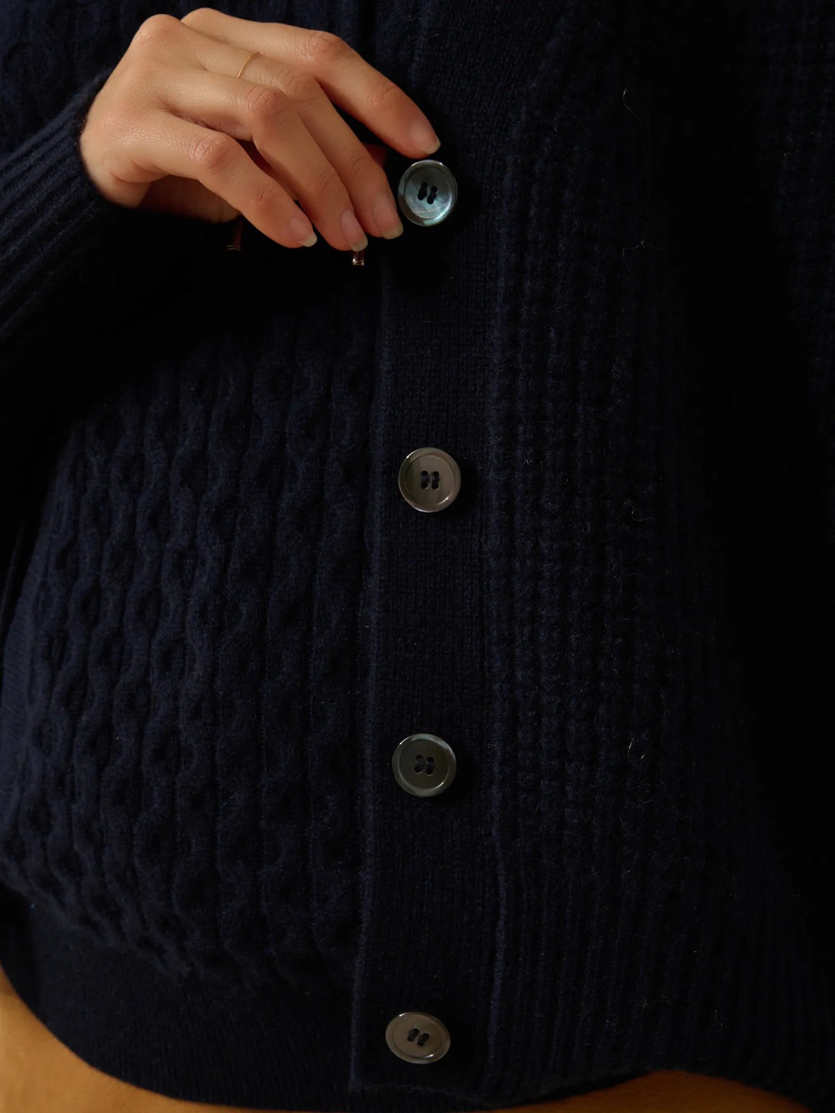 CLARA Strickjacke V-Ausschnitt 6-fädig Marineblau