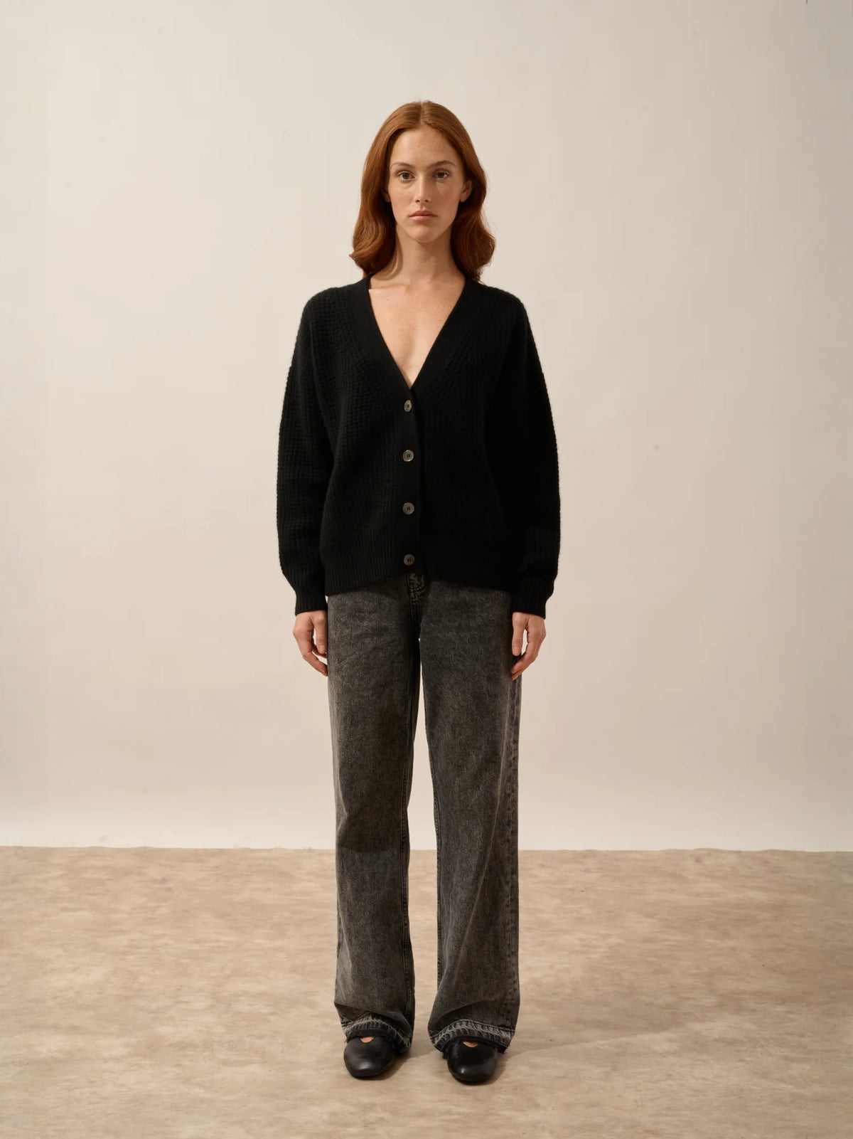 CHODRAK Cardigan V-Neck 8 Ply Black