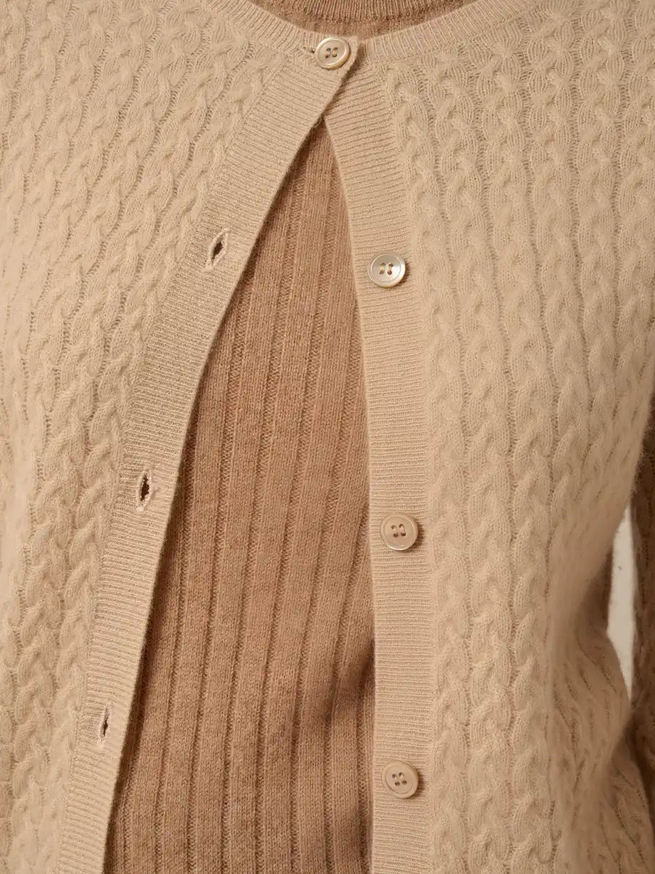 LAURA Strickjacke Rundhalsausschnitt Nude