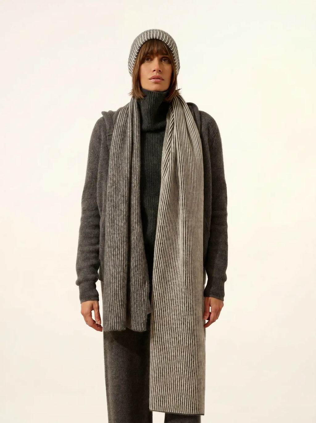 ANTONIO Scarf 4 Ply Heather Charcoal and Ivory