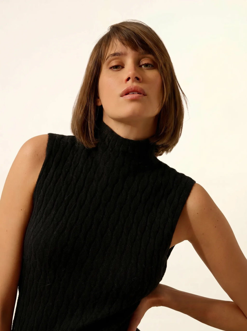 MANON Robe Col Montant sans Manches Noir