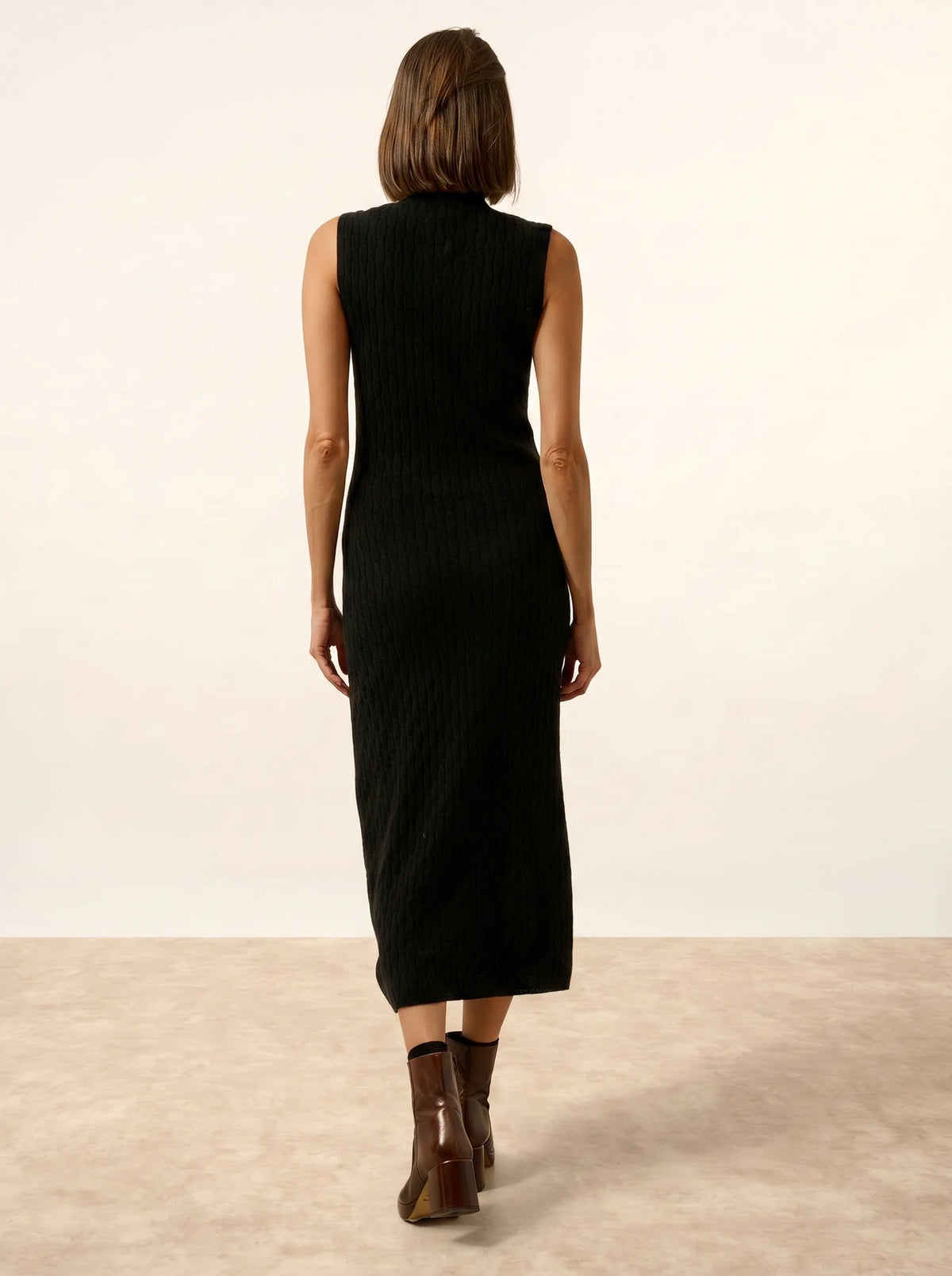 MANON Robe Col Montant sans Manches Noir