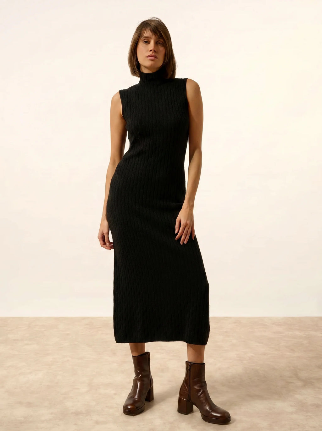 MANON Robe Col Montant sans Manches Noir