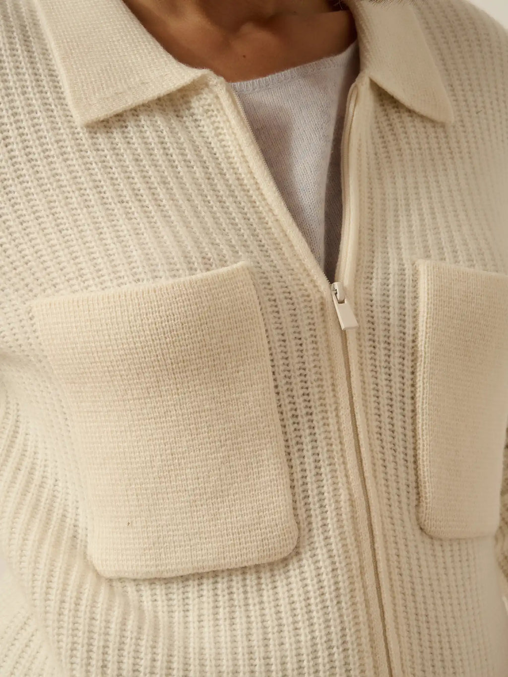 MARGARETHE Kurze Jacke mit Reißverschluss Hemdkragen 4-fädig Elfenbein
