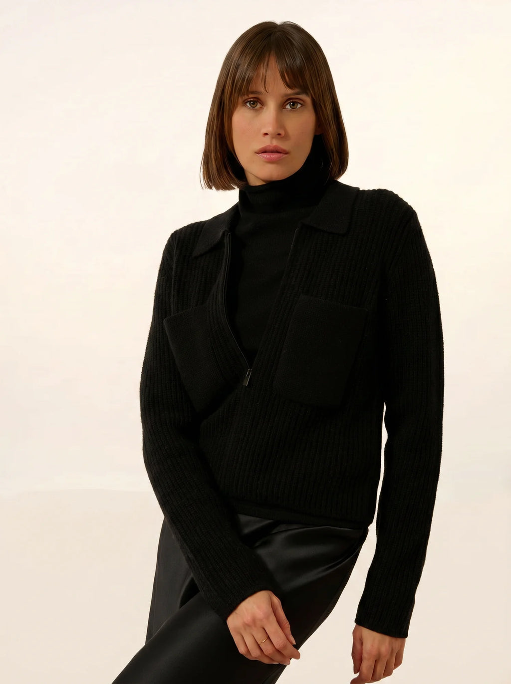 MARGARETHE Kurze Jacke mit Reißverschluss Hemdkragen 4-fädig Schwarz