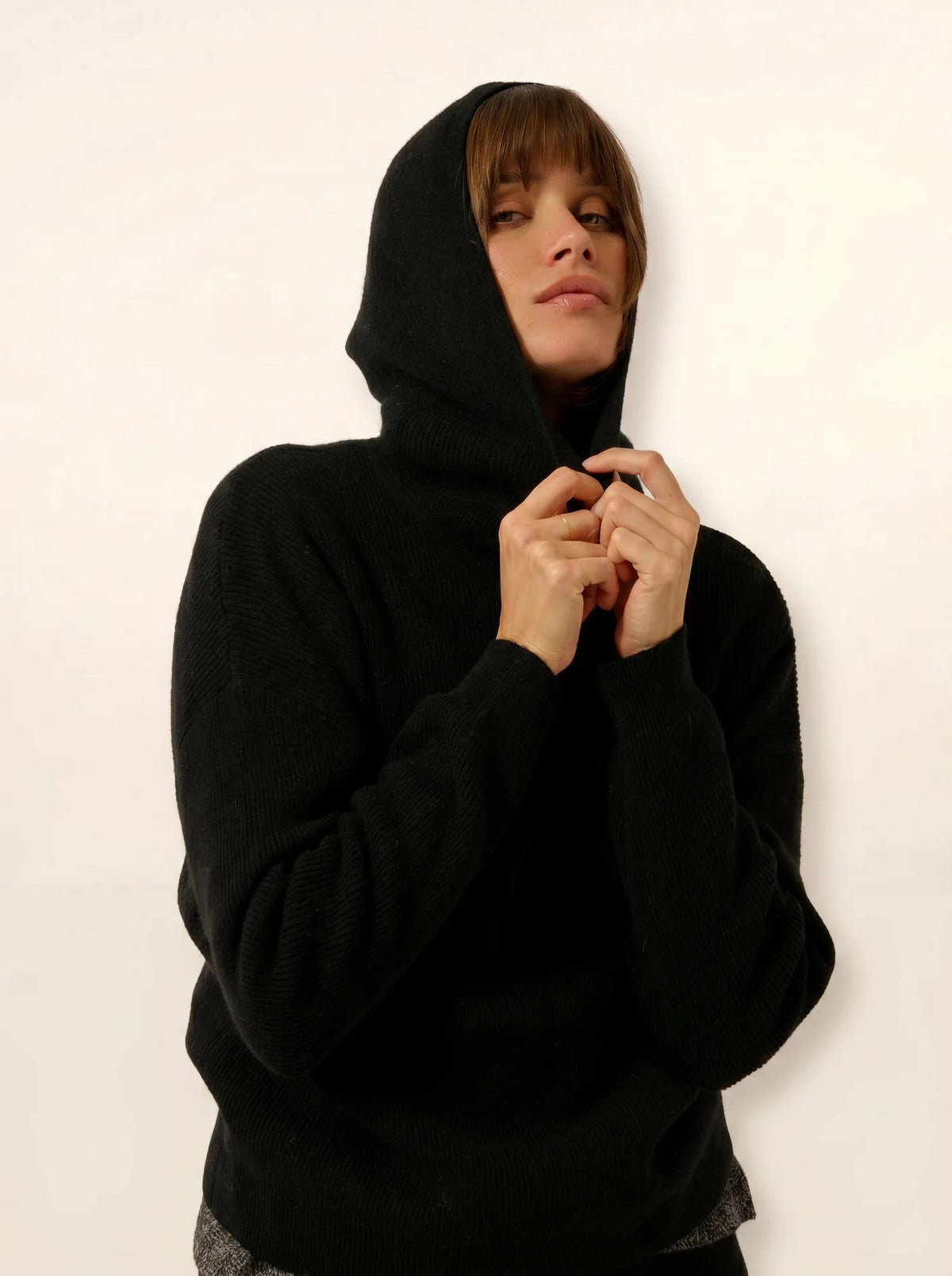 BEELE Pull Capuche Noir