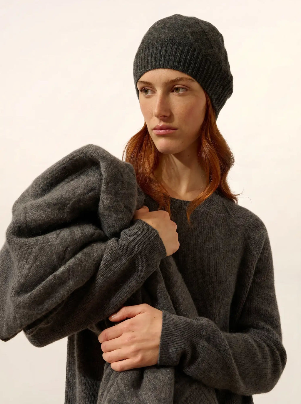 FLAVIA Beanie 6 Ply Heather Carbon